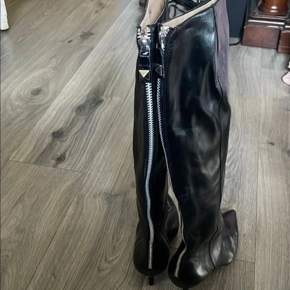 Elegant Black Leather Knee-High Boots - Picture 4 of 5